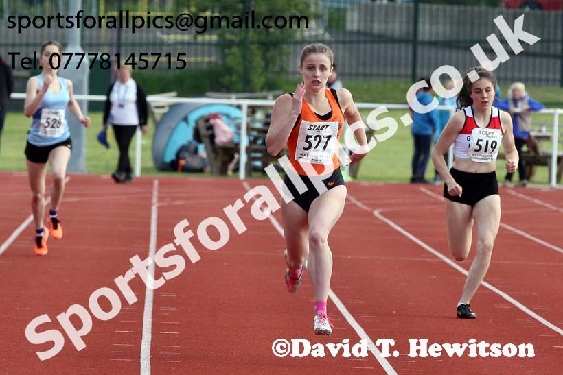 Womens under-17s 300 metres, North Eastern Track and Fields Champs., Middlesbrough. Photo: David T. Hewitson/Sports for All Pics